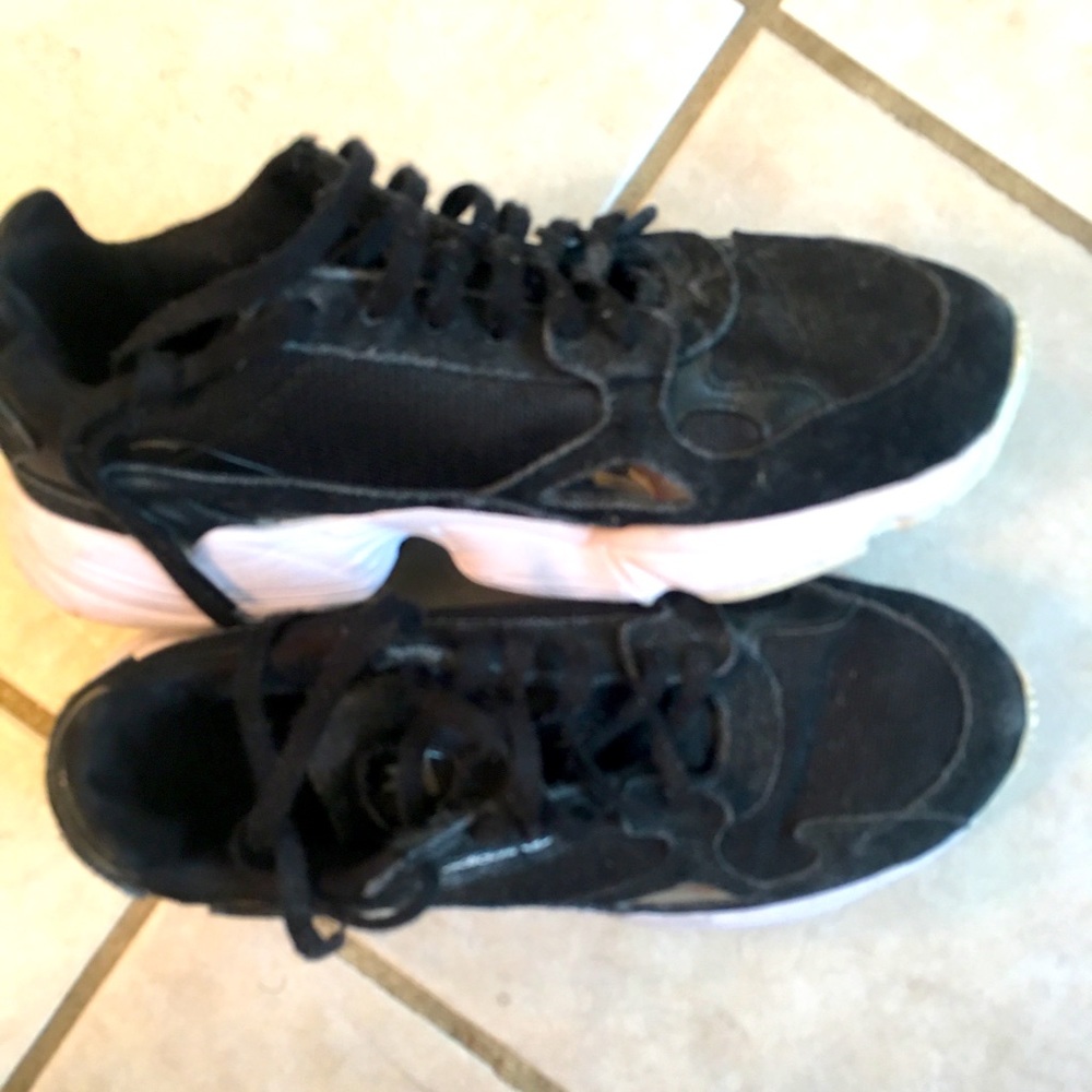 Women black adasis  Tennis shoes